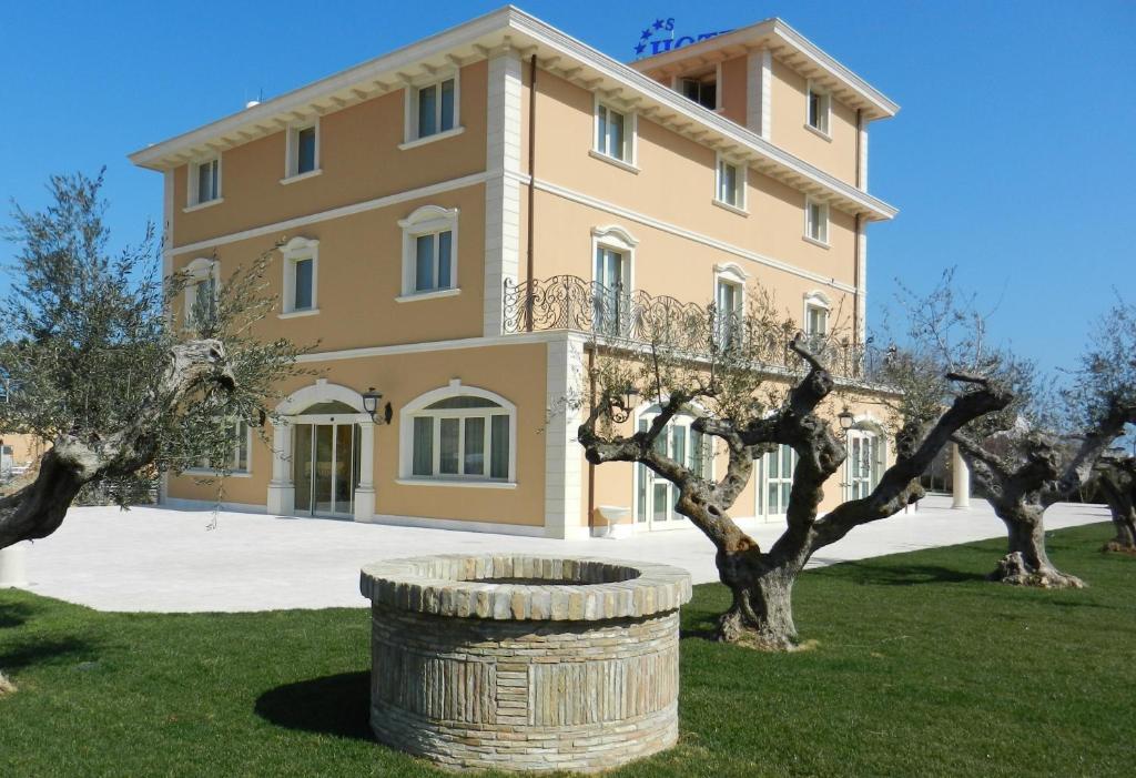 Hotel Villa Michelangelo Città Sant'Angelo Esterno foto